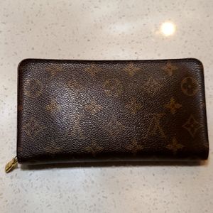 Louis Vuitton Zippy Wallet